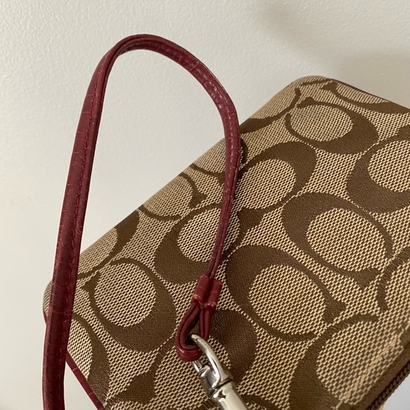 Iconic Coach Wristlet - Picture 5 of 6